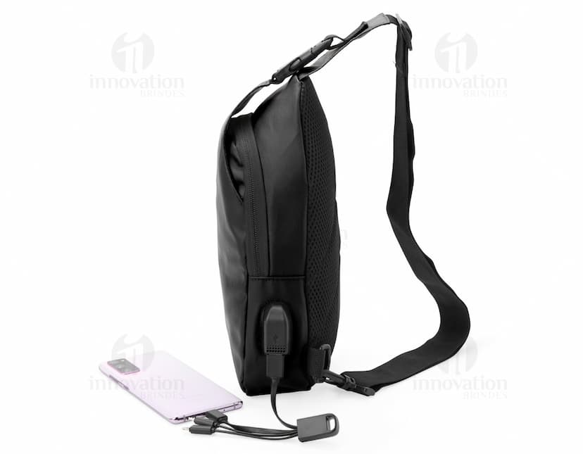 Mochila de ombro 6 litros na cor preta, ideal para uso diário.