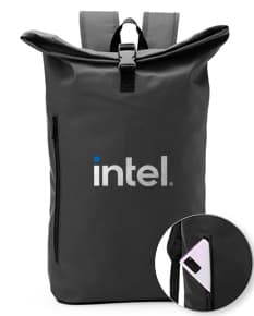 Mochila 26 Litros na cor preta com bolsos laterais, alças ajustáveis e zíper frontal.