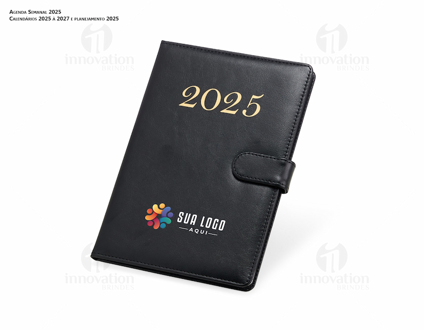Agenda Semanal 2025 com capa de couro preto e páginas em branco para anotações diárias.