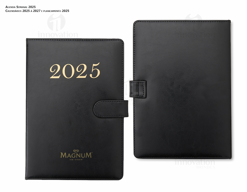 Agenda Semanal 2025 com capa de couro preto e páginas em branco para anotações diárias.