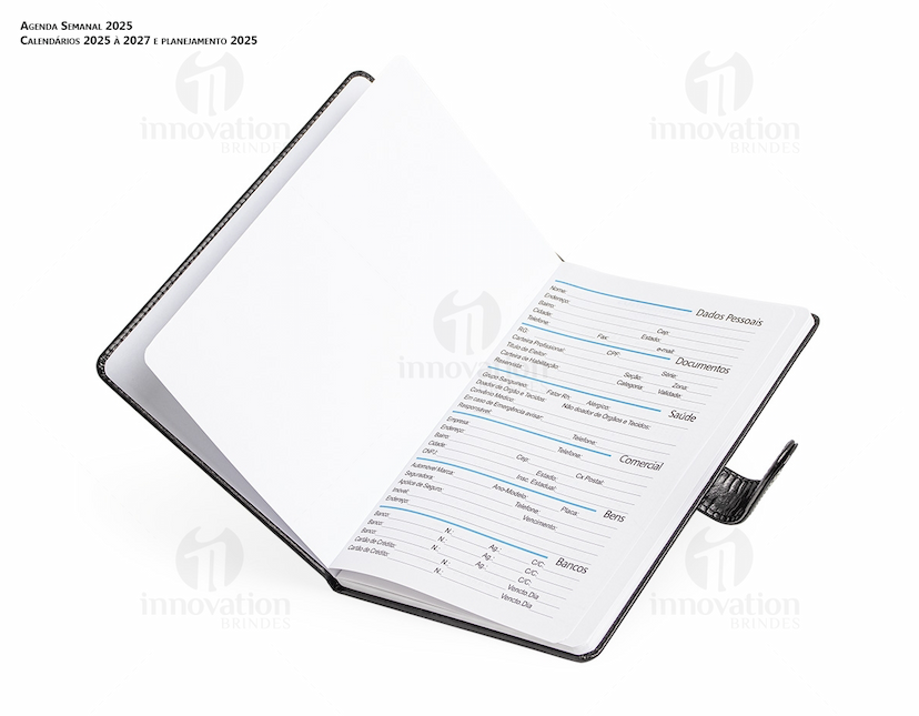 Agenda Semanal 2025 com capa de couro preto e páginas em branco para anotações diárias.