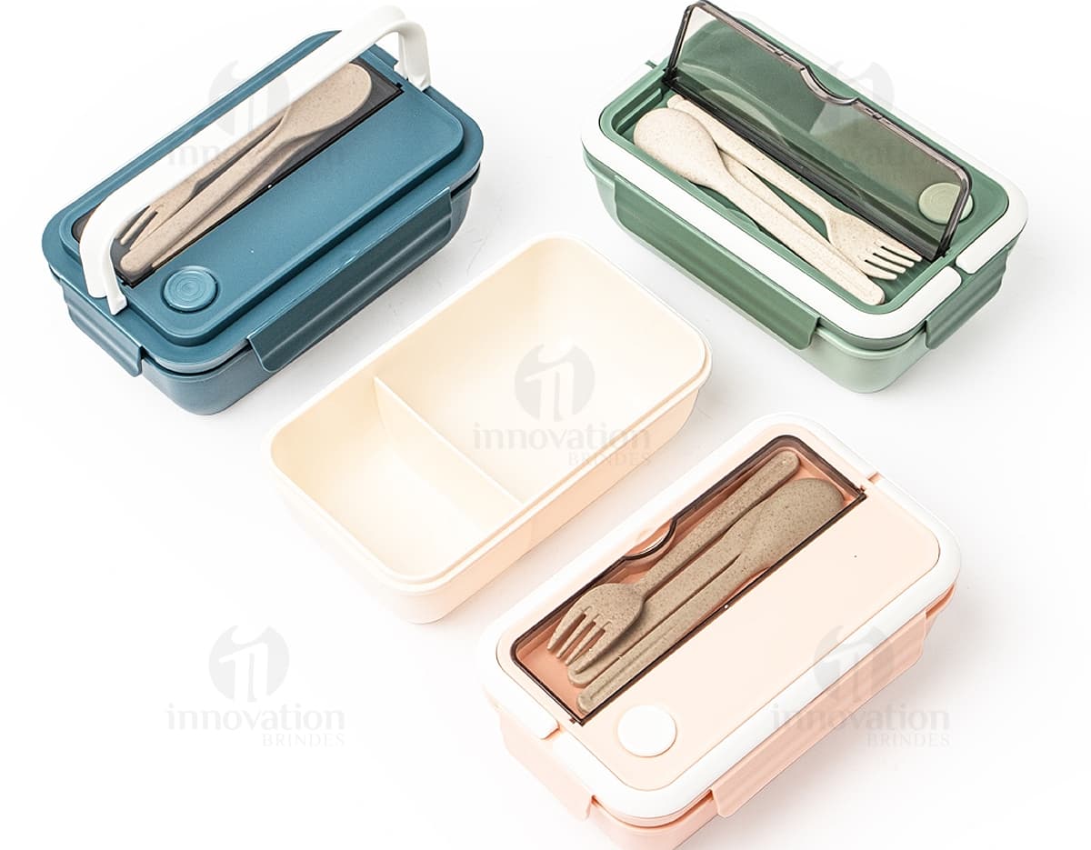 Marmita Hermética de 1 litro, feita de plástico transparente, com tampa hermética e vedação resistente.