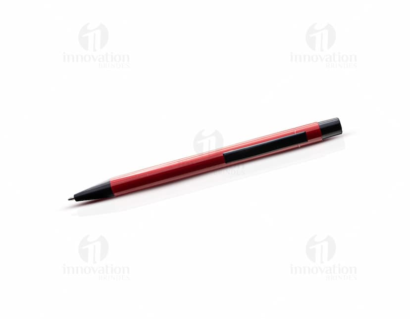 Caneta Metal em tons de prata e preto, com detalhes em relevo.