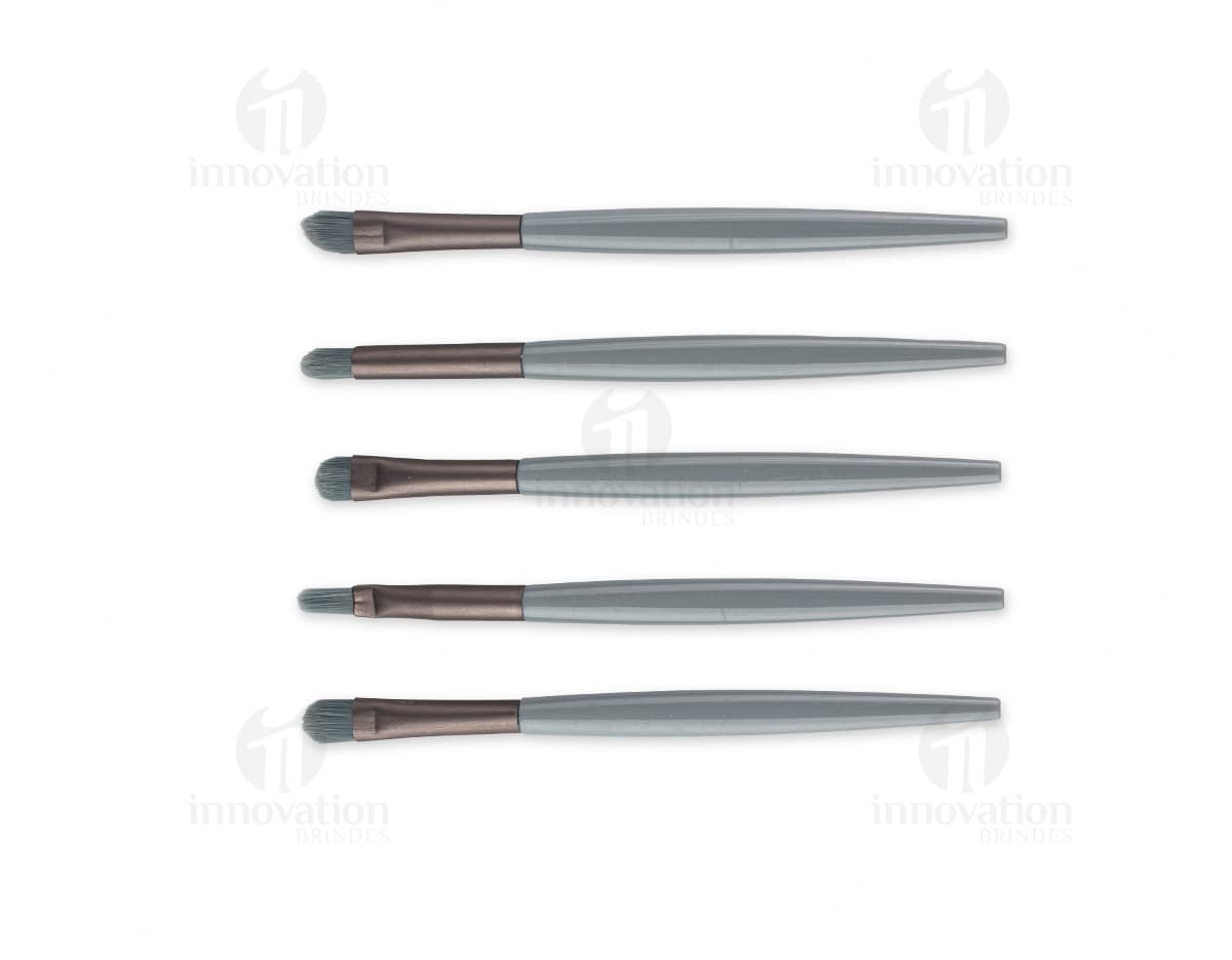Kit Pincel 5 Peças, composto por cinco pincéis de diferentes tamanhos e formatos. Pincéis de cerdas macias e cabo ergonômico.