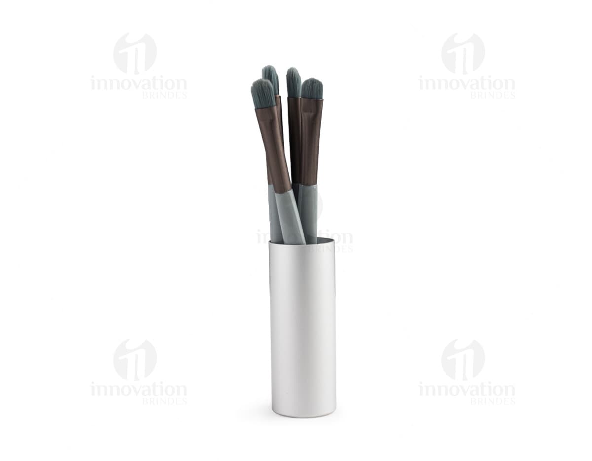 Kit Pincel 5 Peças, composto por cinco pincéis de diferentes tamanhos e formatos. Pincéis de cerdas macias e cabo ergonômico.