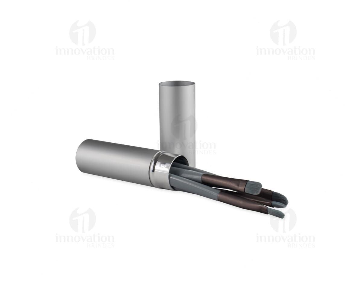 Kit Pincel 5 Peças, composto por cinco pincéis de diferentes tamanhos e formatos. Pincéis de cerdas macias e cabo ergonômico.