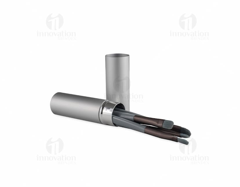 Kit Pincel 5 Peças, composto por cinco pincéis de diferentes tamanhos e formatos. Pincéis de cerdas macias e cabo ergonômico.
