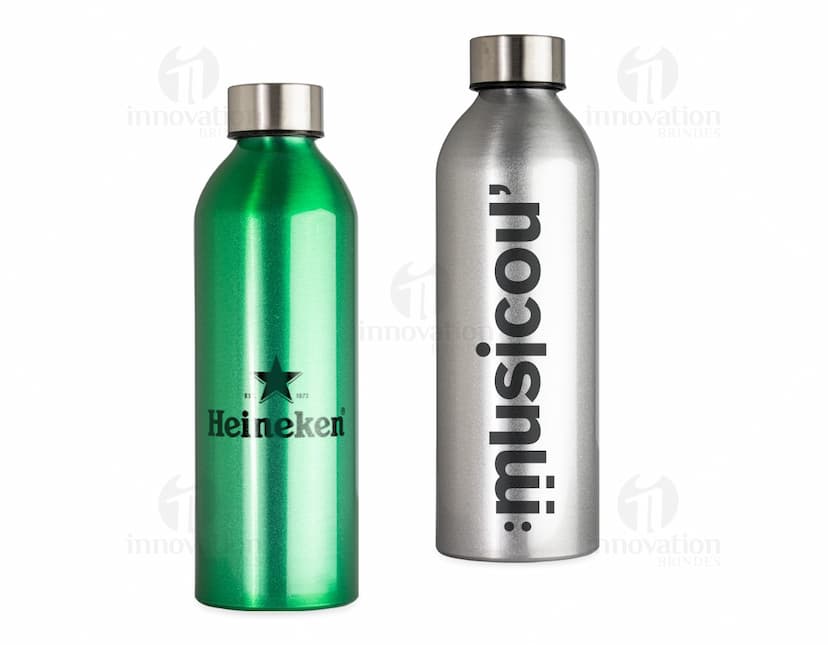 Garrafa de alumínio 800ml na cor prata, com tampa de rosca e design moderno.