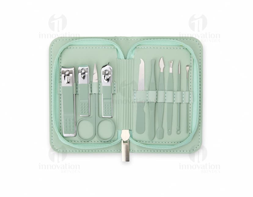 Kit Manicure 10 Peças: Conjunto contendo diversas ferramentas e utensílios para cuidados com as unhas, como tesoura, cortador de unha, empurrador de cutícula, entre outros itens.