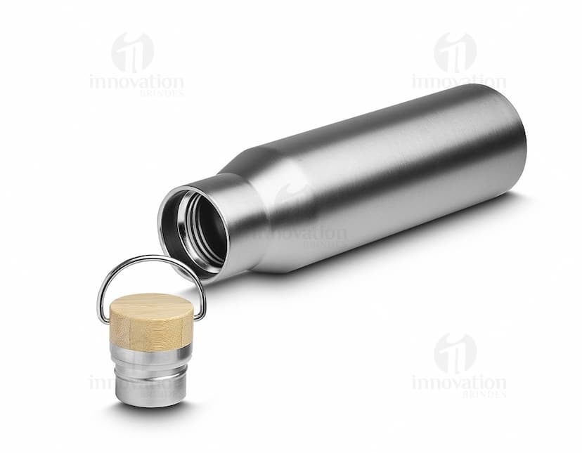Garrafa Térmica Inox 600ml, produto em aço inoxidável com capacidade de 600ml.