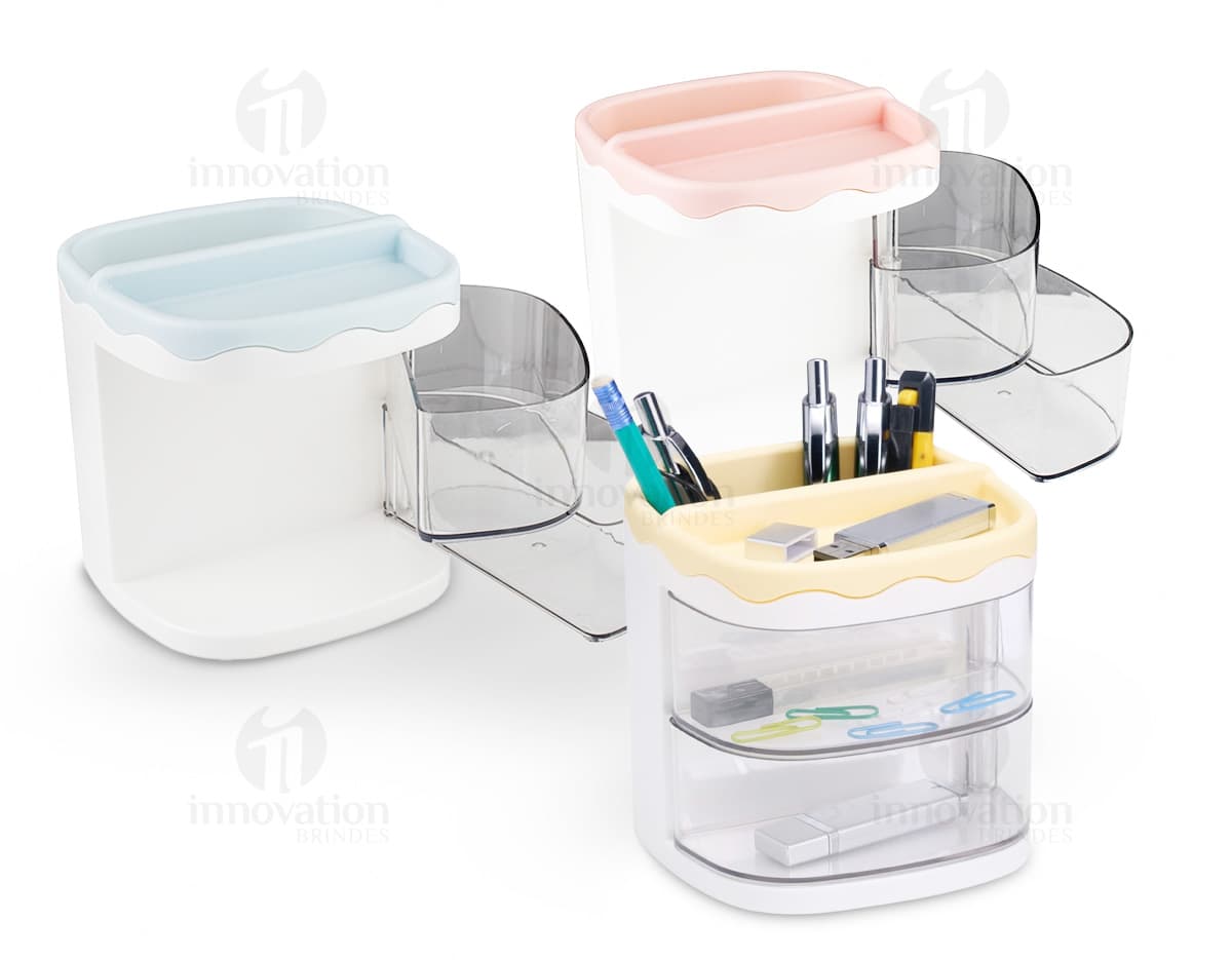 Organizador de Mesa em madeira com divisórias e gaveta, ideal para armazenar papéis e materiais de escritório.
