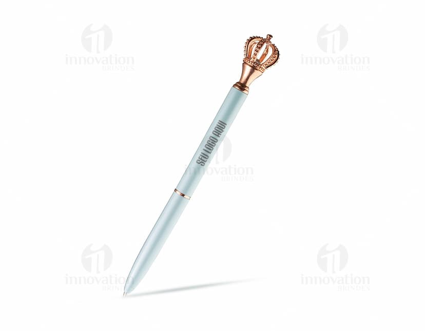 Caneta metal coroa de cor prateada, com design elegante e detalhes em relevo.