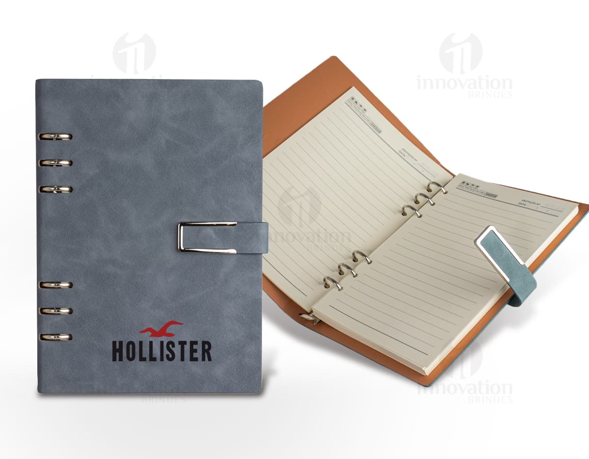 Caderno Fichário PU em cor preta, com fecho magnético e ferragem prateada.