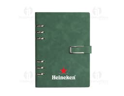 Caderno Fichário PU em cor preta, com fecho magnético e ferragem prateada.