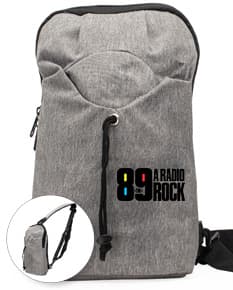 Mochila de Ombro 6 Litros na cor preta, com alças ajustáveis e bolso frontal com zíper.