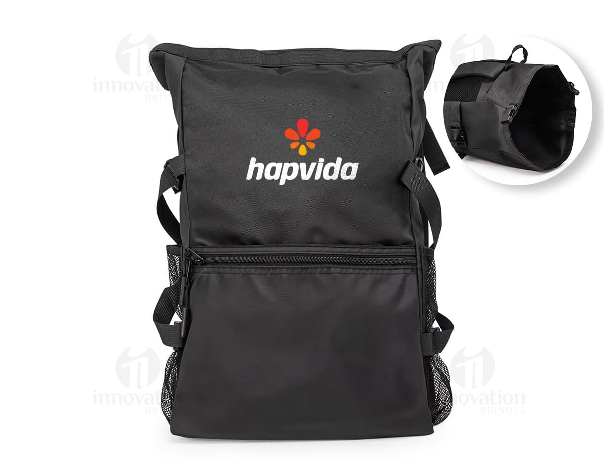 Mochila de Couro Sintético 34 Litros em cor neutra.