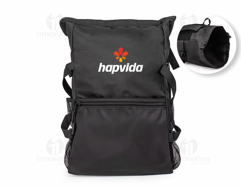 Mochila de Couro Sintético 34 Litros em cor neutra.