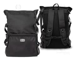 Mochila de Couro Sintético 34 Litros em cor neutra.