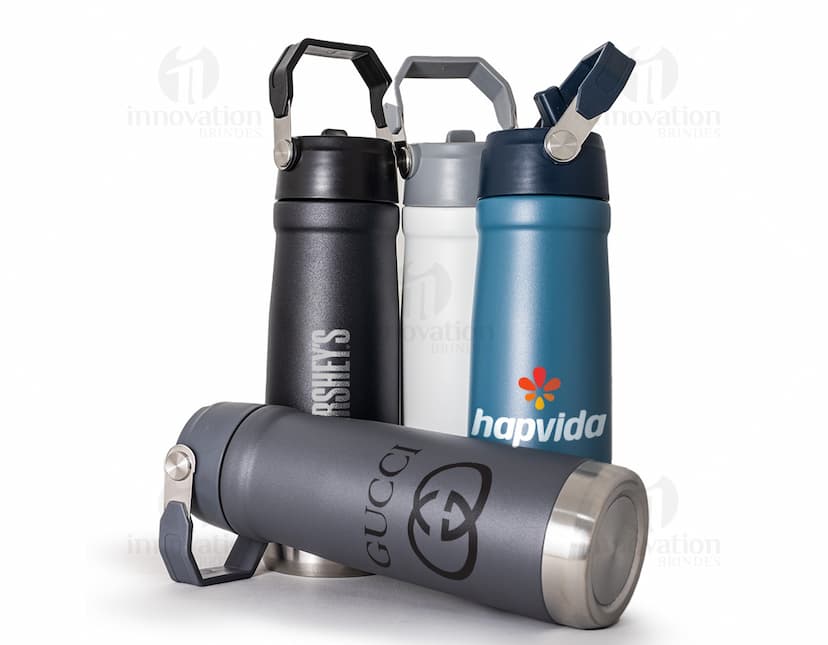 Garrafa Térmica 630ml na cor azul com tampa de rosca e alça de transporte.