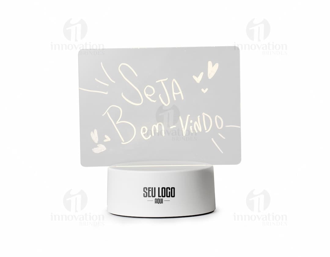 Lousa luminária com design moderno e elegante, iluminada por trás com luzes LED coloridas.