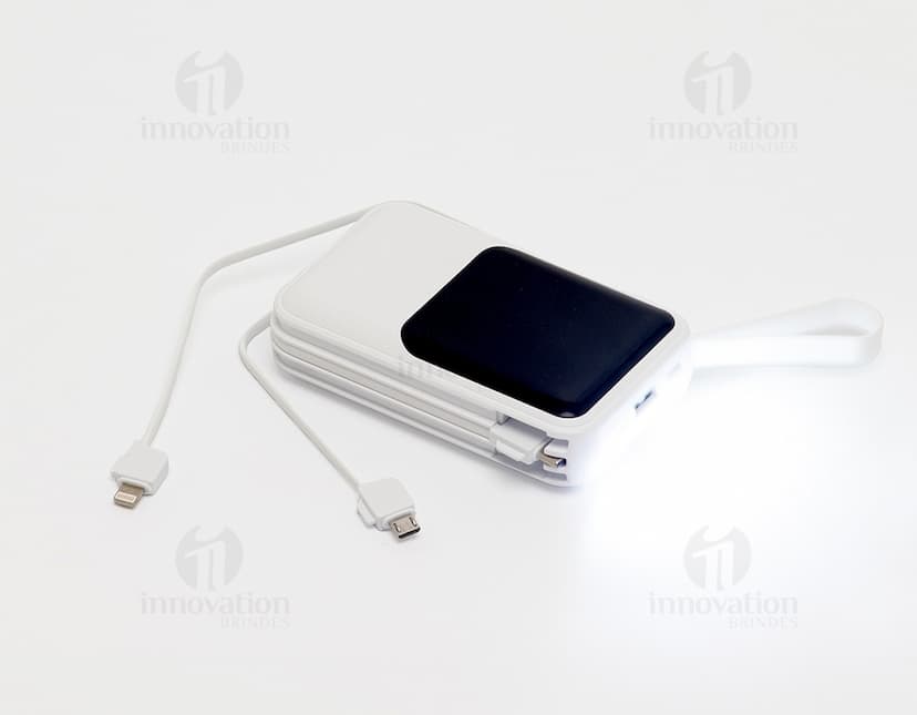 Power Bank preto com capacidade de 10.000 mAh, indicador de bateria em LED e duas portas USB para carregamento.