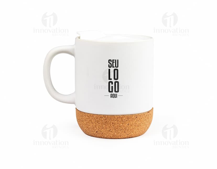 Caneca de porcelana branca com capacidade de 350ml.