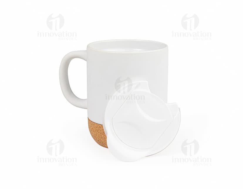 Caneca de porcelana branca com capacidade de 350ml.