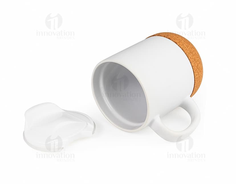 Caneca de porcelana branca com capacidade de 350ml.