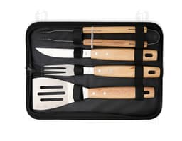 Kit churrasco contendo 4 peças de utensílios de aço inoxidável, incluindo espátula, garfo, faca e pegador. O conjunto vem em