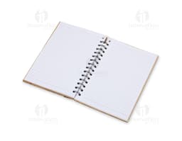 Cuaderno A5 de Bambu con textura de bambú, abierto y con páginas en blanco. Posee regla de medición, instrumento de medición