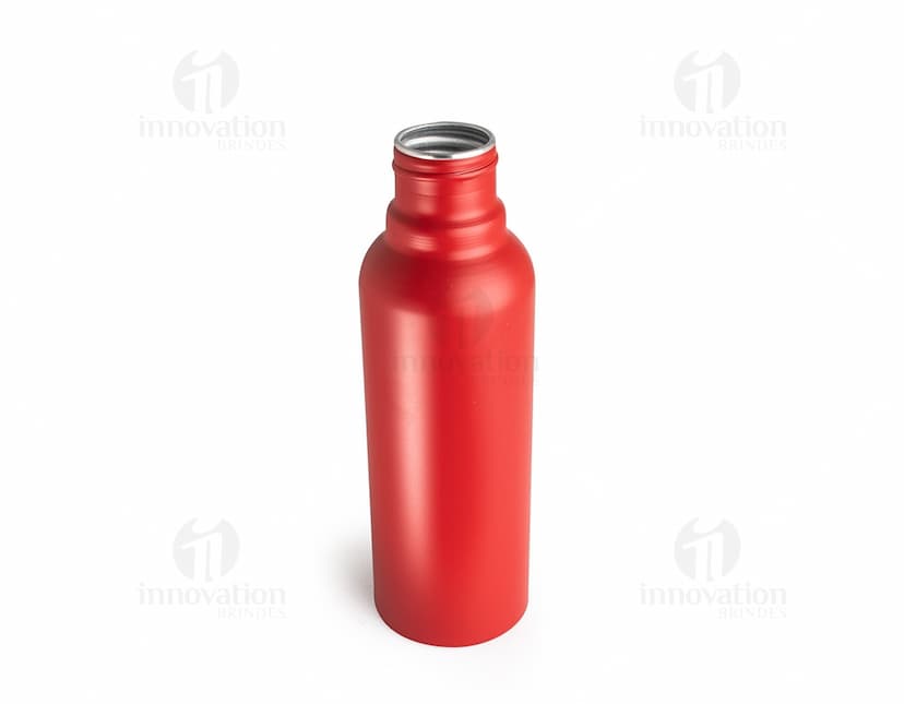 Garrafa de alumínio de 800ml transparente, com tampa amarela. Produto contém rótulo de design limpo e está cheio de água. A garrafa é um recipiente de líquido saudável e fresco, ideal para hidratação e cuidados pessoais.