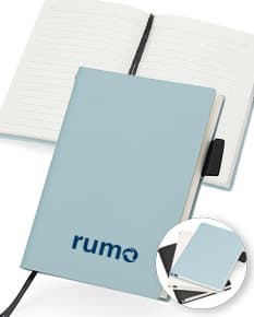 Caderneta de couro sintético A6 em folha em branco, ideal para anotações no escritório. O design moderno inclui espaço para lembretes, cartões, e documentos. Organizador prático com capa preta e interior amarelo. Perfeito para armazenar informações e lembrar compromissos.