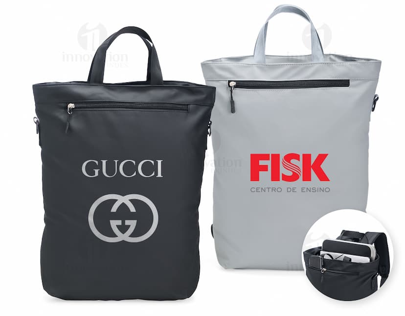 Mochila PU 18 litros na cor preta, com alças ajustáveis e bolsos laterais.