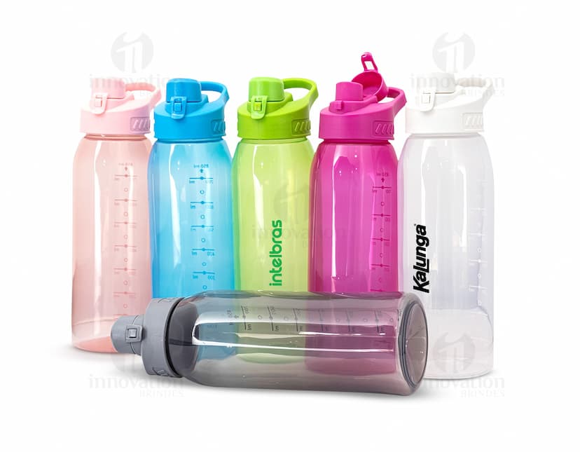 Squeeze plástico de 850ml, vazio, transparente e com tampa. Ideal para armazenar água, líquidos e bebidas, proporcionando praticidade e higiene.