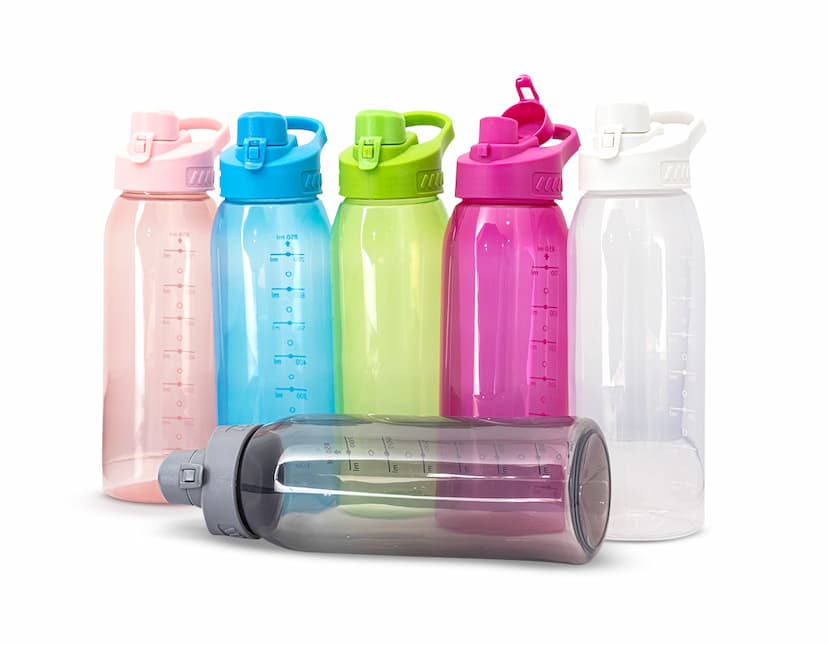 Squeeze plástico de 850ml, vazio, transparente e com tampa. Ideal para armazenar água, líquidos e bebidas, proporcionando praticidade e higiene.