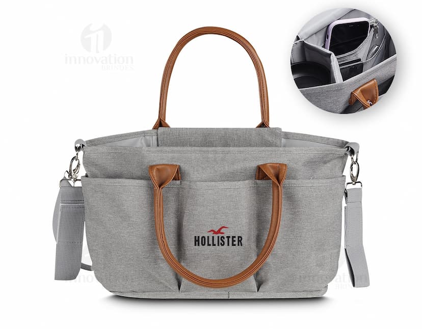 Bolsa multifuncional em couro preto e marrom com alça, zíper e fivela. Elegante e moderna, ideal para o dia a dia ou viagens.
