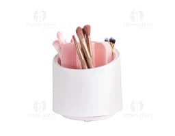 Organizador de pinceles colorido y brillante que contiene diversos tipos de pinceles, lápices, labiales y otros accesorios de