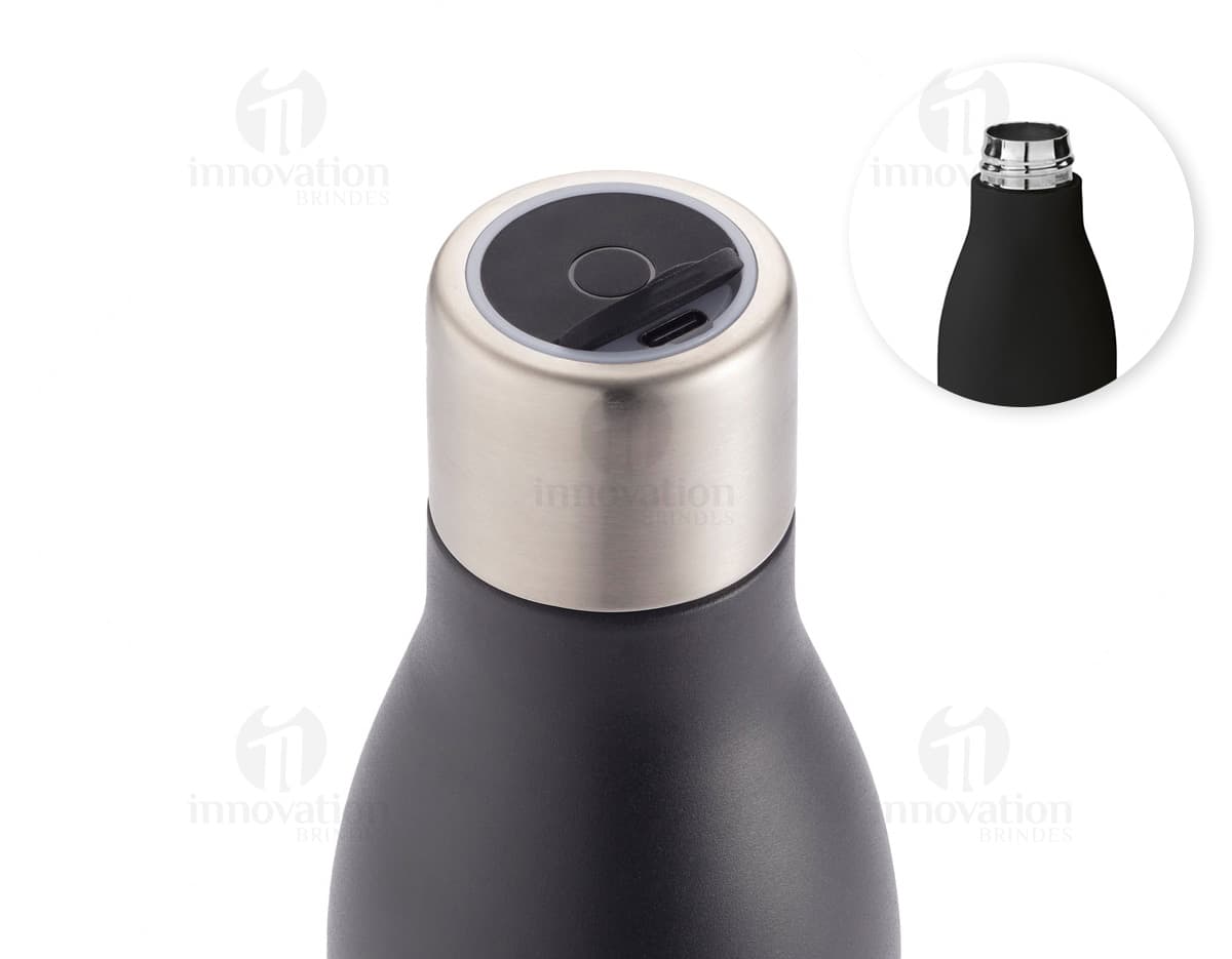 Garrafa de aço inox com tampa rosqueável e design moderno em cor prata.