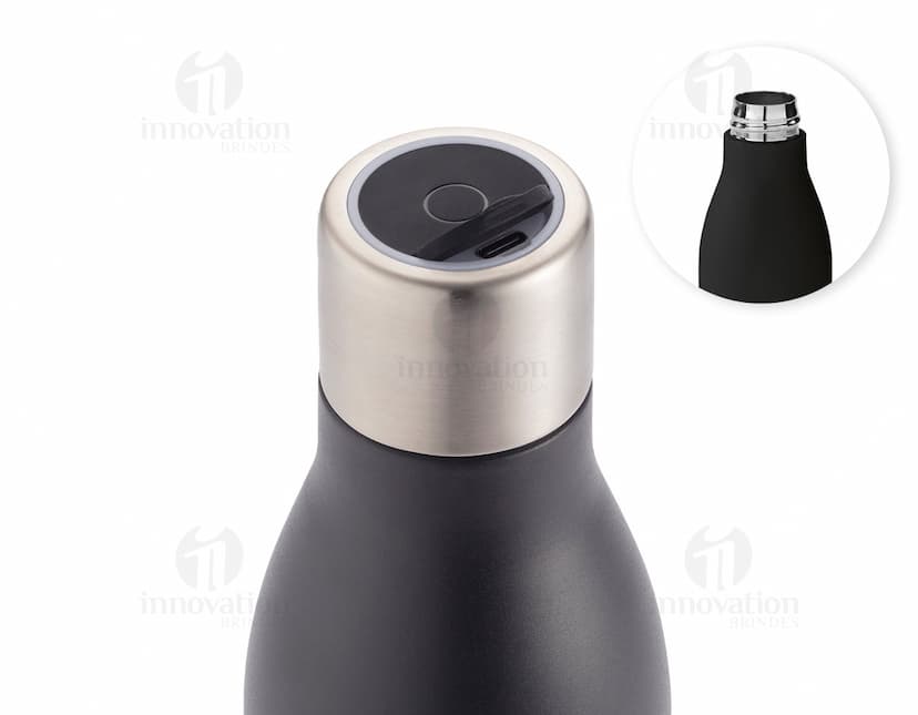 Garrafa de aço inox com tampa rosqueável e design moderno em cor prata.