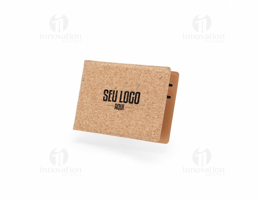 Porta-cartão em Cortiça preto com detalhes em dourado.