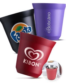 Copo térmico de 150ml em cor preta com tampa de rosca e design elegante.