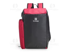 Mochila Poliéster 32 Litros em cor preta, com dois bolsos frontais e alças acolchoadas.