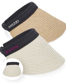 Viseira de palha em tom claro, com aba larga e ajuste de elástico atrás. Ideal para proteção contra o sol durante passeios ao ar livre.