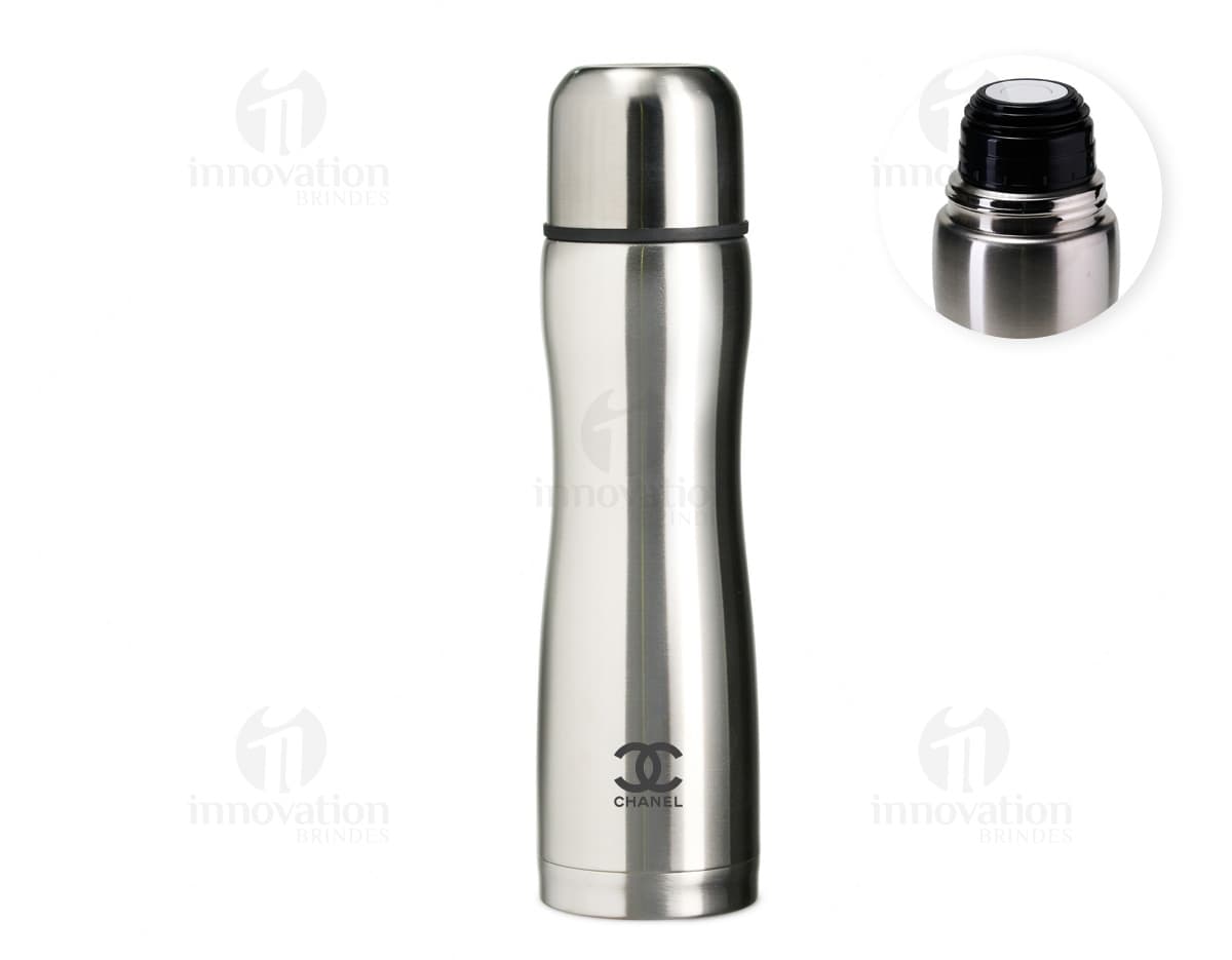 Garrafa térmica de 700ml em aço inoxidável.