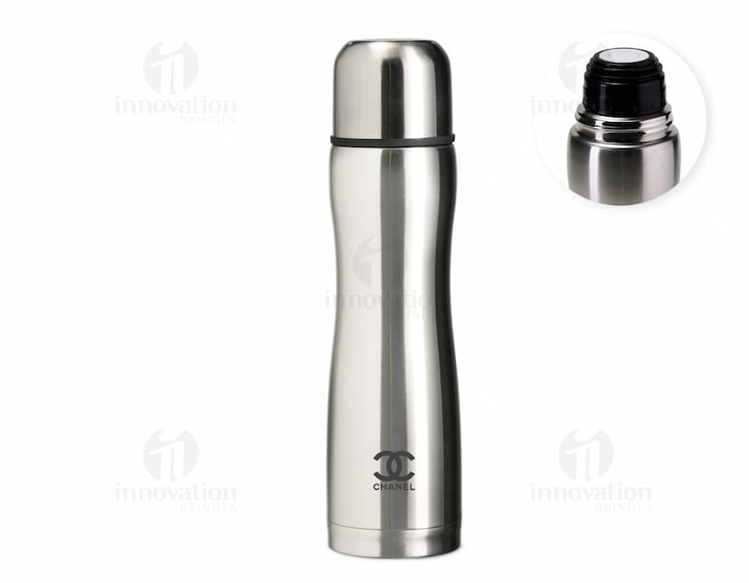 Garrafa térmica de 700ml em aço inoxidável.
