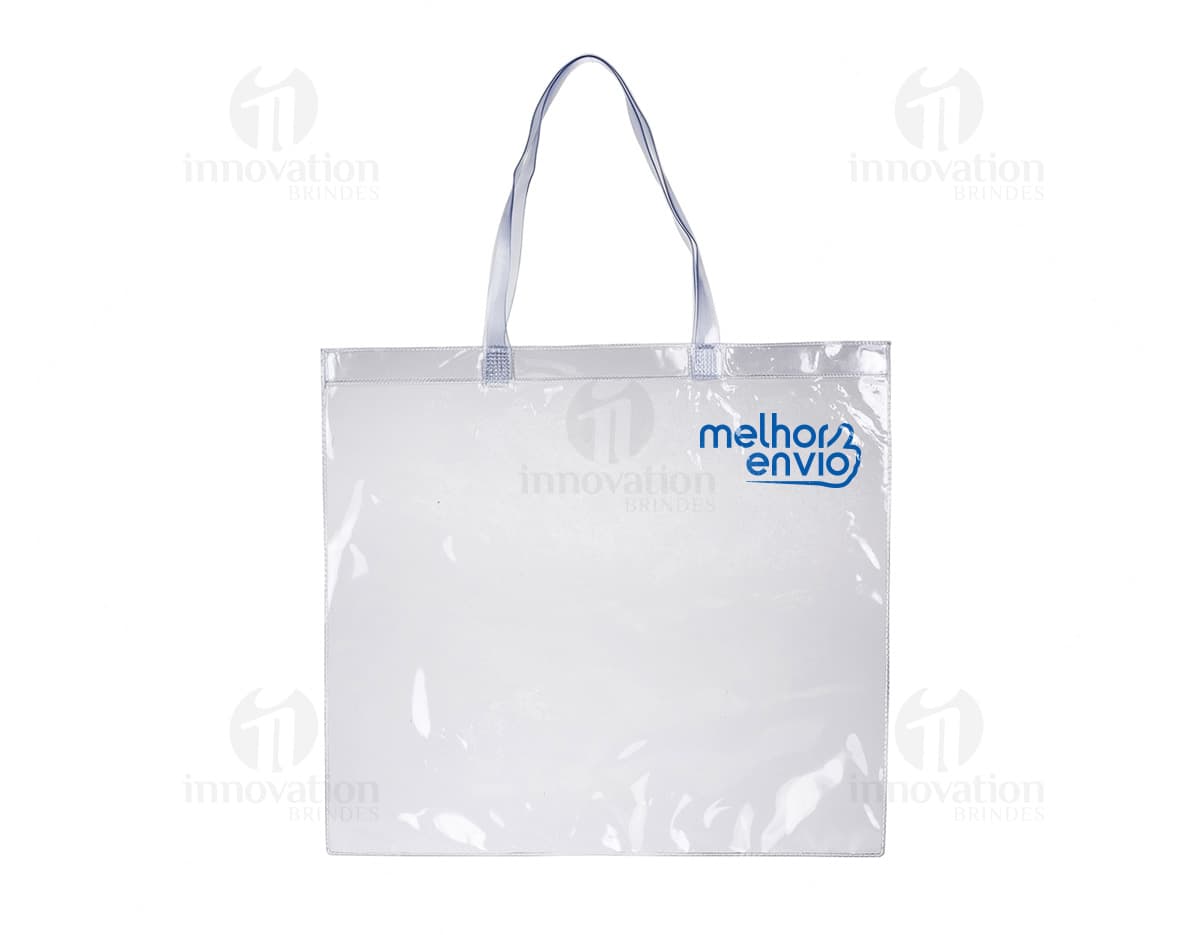 Sacola plástica transparente e elegante, com alça de couro e fecho de metal. Ideal para embalagem de presentes e compras em lojas de moda e acessórios. Moderna e prática, perfeita para o transporte de produtos e pertences de forma segura e estilosa.