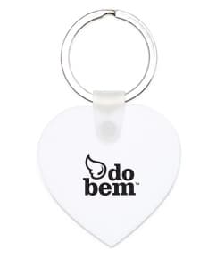 Chaveiro de acrílico em formato de coração, com design gráfico moderno e símbolo de amor. Feito em vidro transparente, com efeito 3D e brilhante. Objeto de decoração romântico e tecnológico, ideal para celebrar o Dia dos Namorados ou presentear alguém especial.