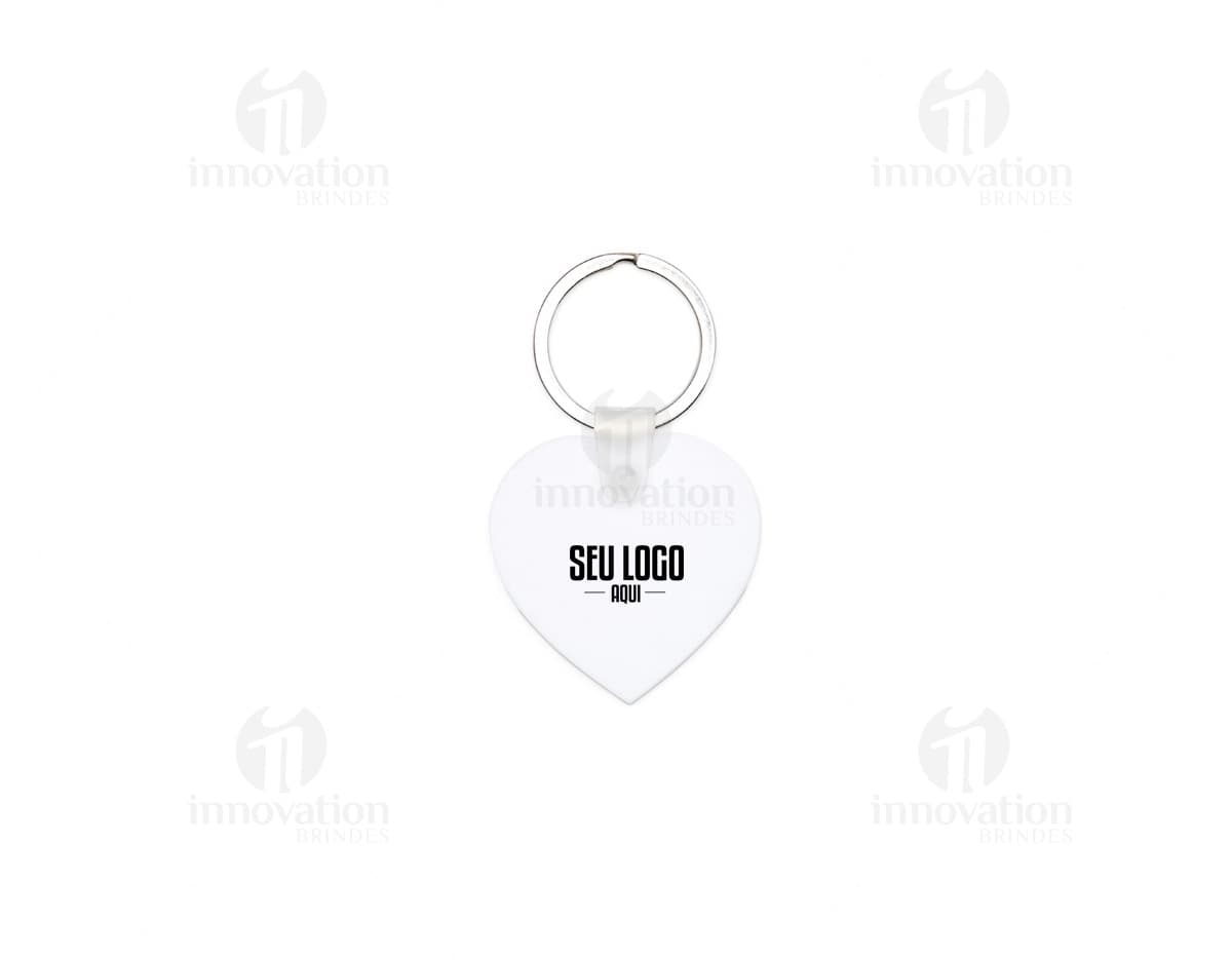 Chaveiro de acrílico em formato de coração, com design gráfico moderno e símbolo de amor. Feito em vidro transparente, com efeito 3D e brilhante. Objeto de decoração romântico e tecnológico, ideal para celebrar o Dia dos Namorados ou presentear alguém especial.