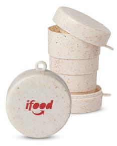 Copo retrátil de 200ml feito de fibra de arroz, ideal para comemorações e festas. O copo tem um formato redondo e é feito de material orgânico e saudável. Perfeito para servir bebidas refrescantes e saudáveis.