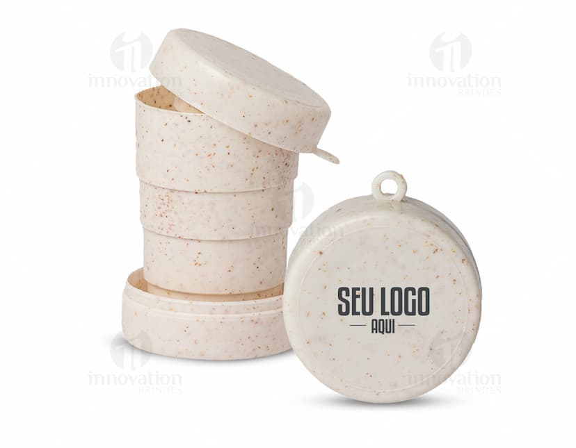 Copo retrátil de 200ml feito de fibra de arroz, ideal para comemorações e festas. O copo tem um formato redondo e é feito de material orgânico e saudável. Perfeito para servir bebidas refrescantes e saudáveis.